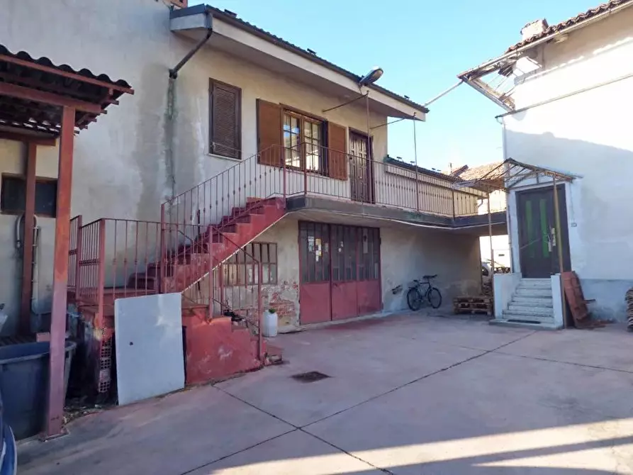 Immagine 2 di Casa trifamiliare in vendita  a Dogliani