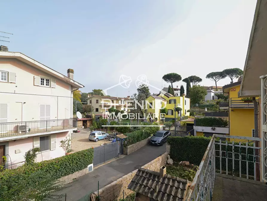 Immagine 30 di Casa trifamiliare in vendita  in Via Riserva del Bagno, 10 a Roma