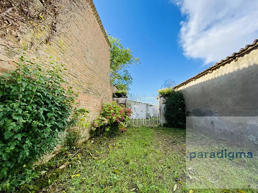 Immagine 4 di Casa trifamiliare in vendita  a Alluvioni Cambio'