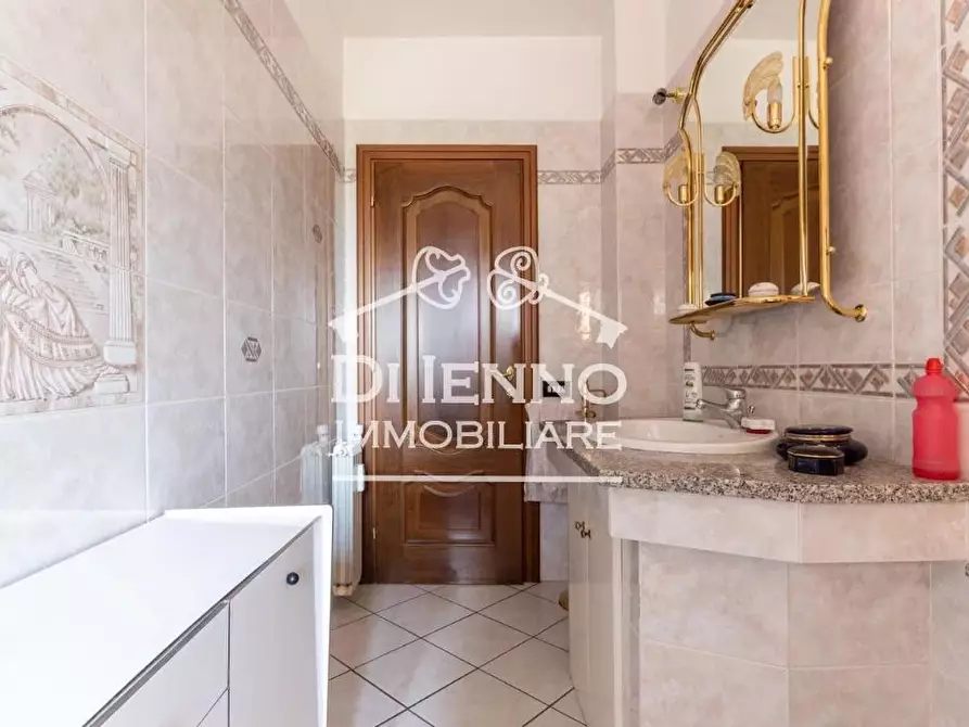 Immagine 26 di Casa trifamiliare in vendita  in Via Cairano a Roma