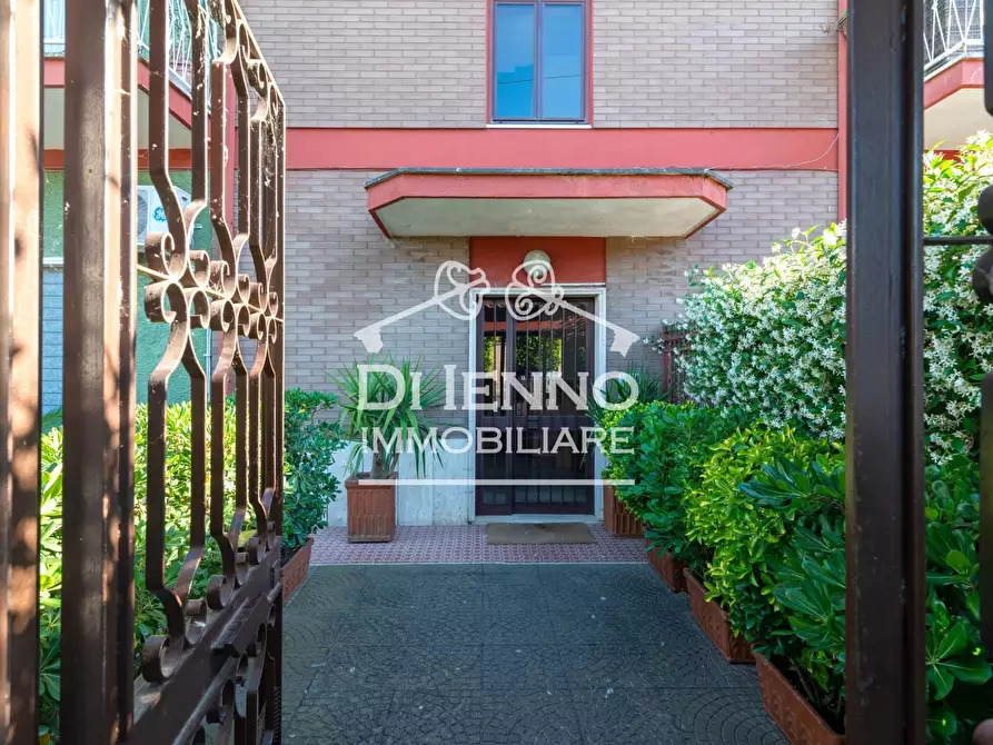 Immagine 17 di Casa trifamiliare in vendita  in Via Pedrengo a Roma