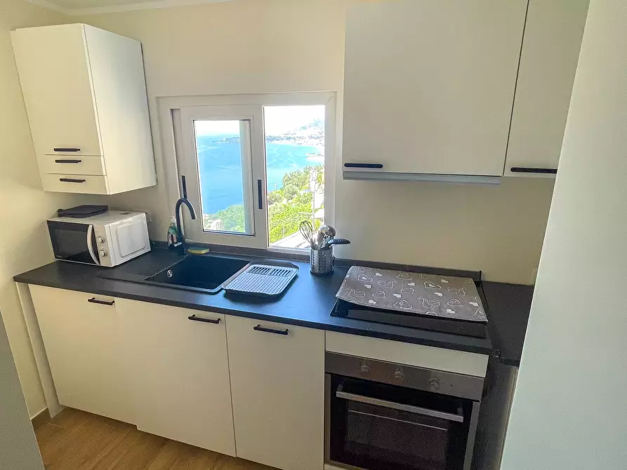 Immagine 9 di Casa trifamiliare in vendita  in Via della Pace, 33 a Ventimiglia