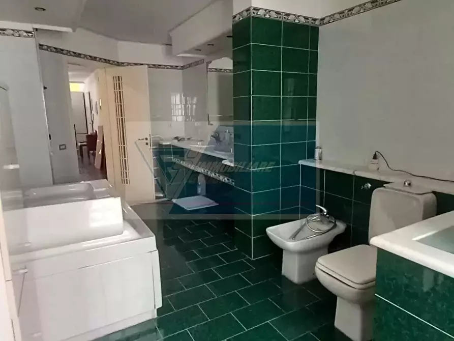 Immagine 11 di Casa trifamiliare in vendita  in Via Cassaro, 11 a Siracusa