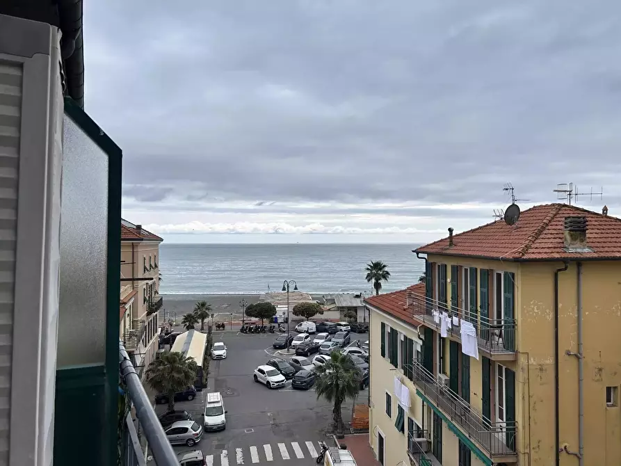 Immagine 1 di Casa trifamiliare in vendita  in Via Cristoforo Colombo 7 a Ventimiglia