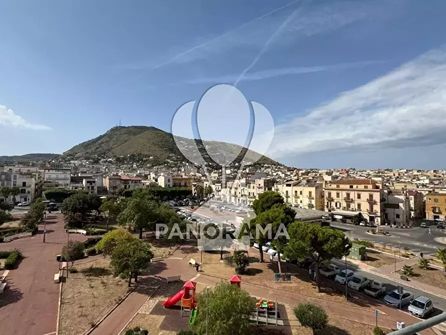 Immagine 8 di Casa trifamiliare in vendita  in Via Edison a Alcamo