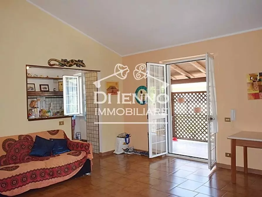 Immagine 5 di Casa trifamiliare in vendita  a Rignano Flaminio