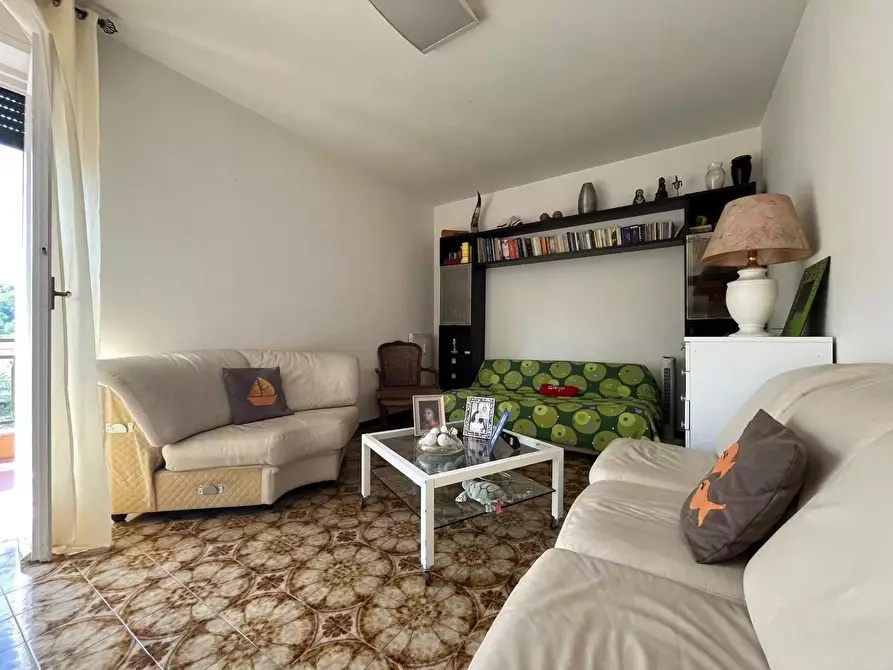 Immagine 3 di Casa trifamiliare in vendita  in Via Francolano a Avegno