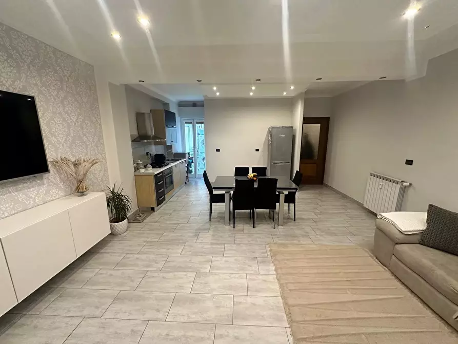 Immagine 2 di Casa trifamiliare in vendita  in Via MIlite Ignoto 1 a Ventimiglia