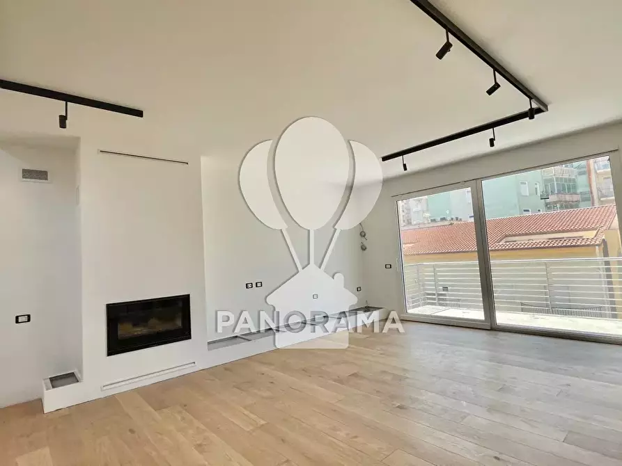 Immagine 2 di Casa trifamiliare in vendita  in via pertini a Alcamo