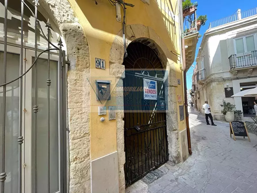 Immagine 1 di Casa trifamiliare in vendita  a Siracusa