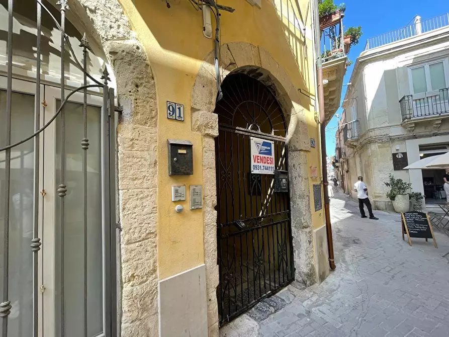 Immagine 1 di Casa trifamiliare in vendita  a Siracusa