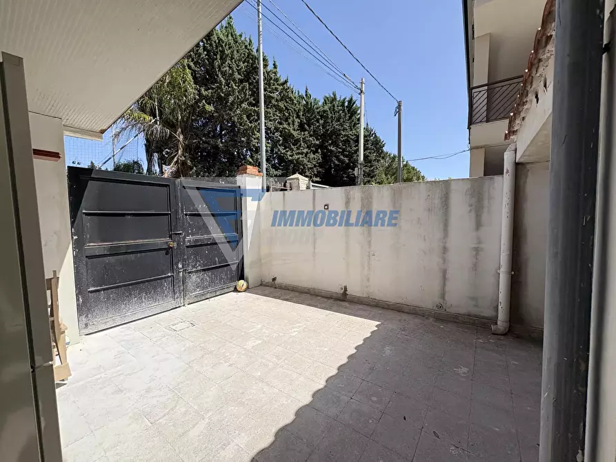 Immagine 10 di Casa trifamiliare in vendita  in Via Chiaramonte Gulfi a Siracusa