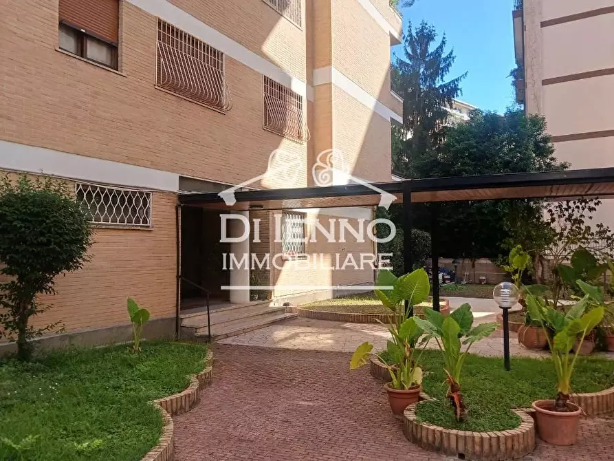 Immagine 10 di Casa trifamiliare in vendita  in Via Achille Loria a Roma