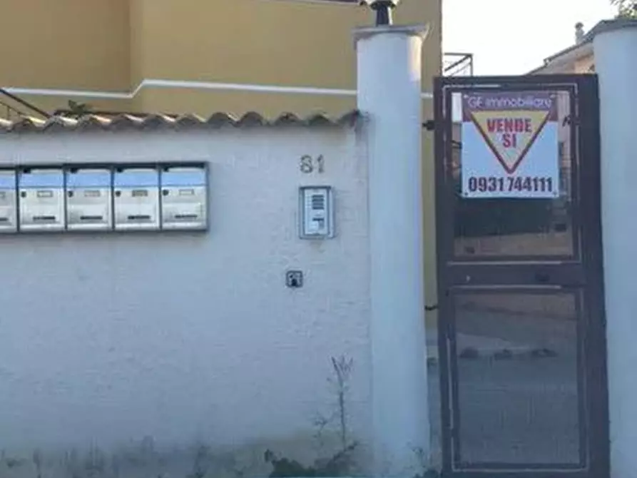 Immagine 1 di Casa trifamiliare in vendita  a Buccheri