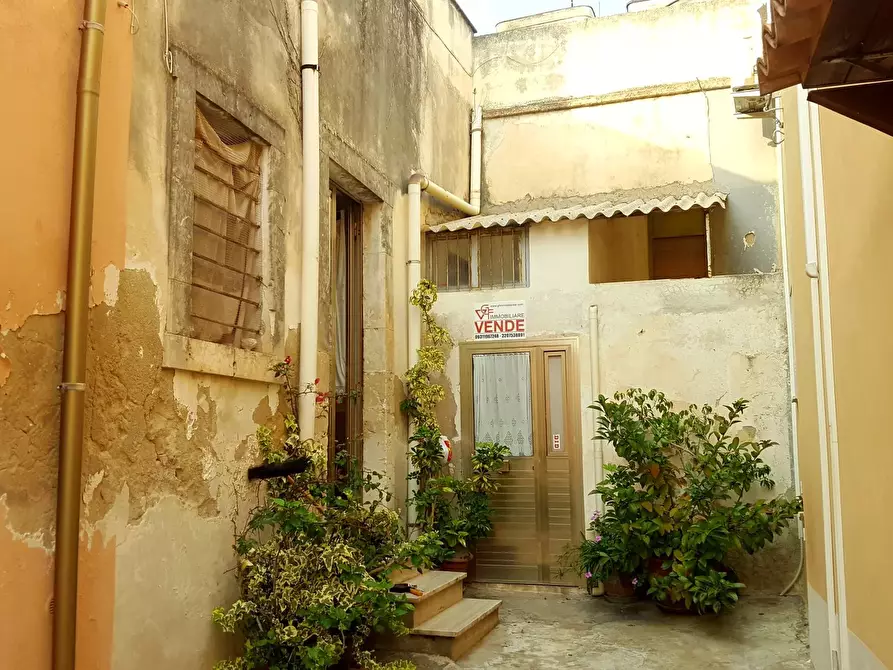 Immagine 1 di Casa trifamiliare in vendita  in Ronco Musco a Noto