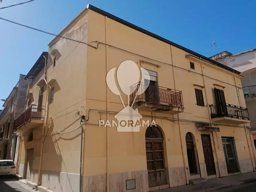 Immagine 1 di Casa trifamiliare in vendita  in Via Avellone 23 Partinico a Partinico