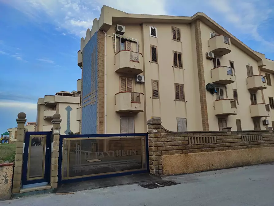 Immagine 1 di Casa trifamiliare in vendita  in Via Calamaro 116 a Villafranca Tirrena