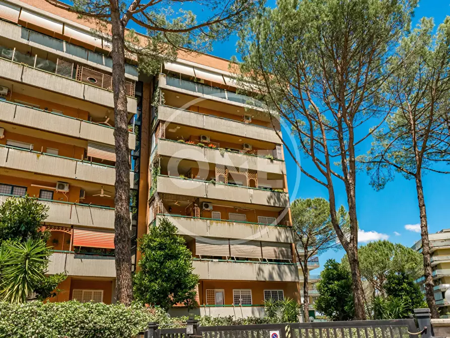 Immagine 1 di Casa trifamiliare in vendita  in Via Eudo Giuglioli 4 a Roma