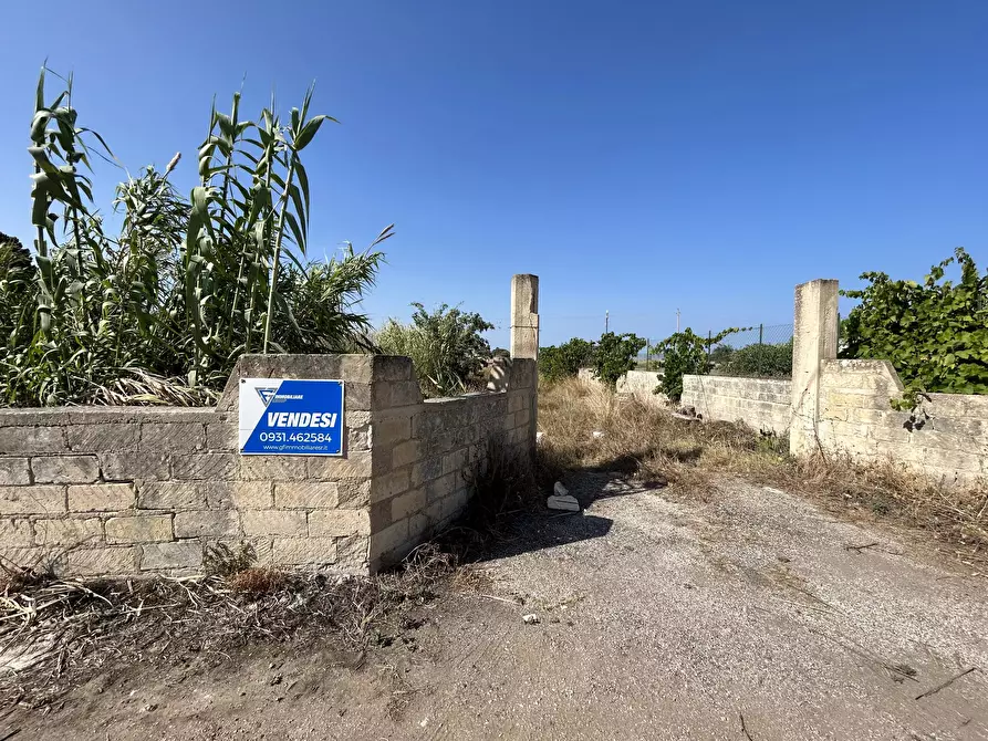 Immagine 1 di Terreno in vendita  in VIA ELETTRA a Siracusa