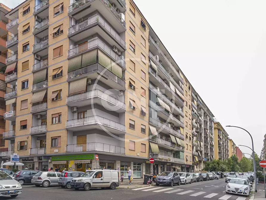 Immagine 1 di Casa trifamiliare in vendita  in Via Flavio Stilicone 19 a Roma