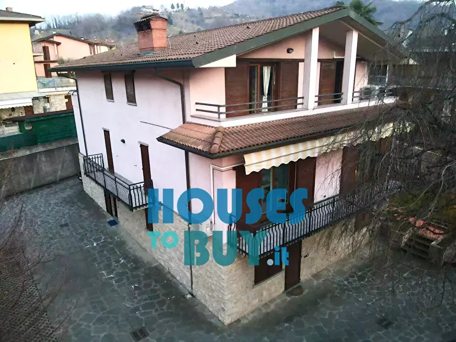 Immagine 1 di Casa trifamiliare in vendita  in via Pescarie, 42. a Adrara San Martino