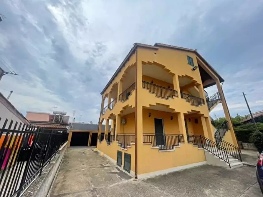 Immagine 1 di Casa trifamiliare in vendita  in Via Brancati a Buccheri