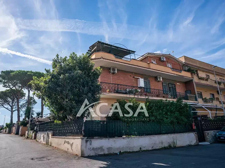 Immagine 1 di Casa trifamiliare in vendita  in VIA ISPICA 47 a Roma