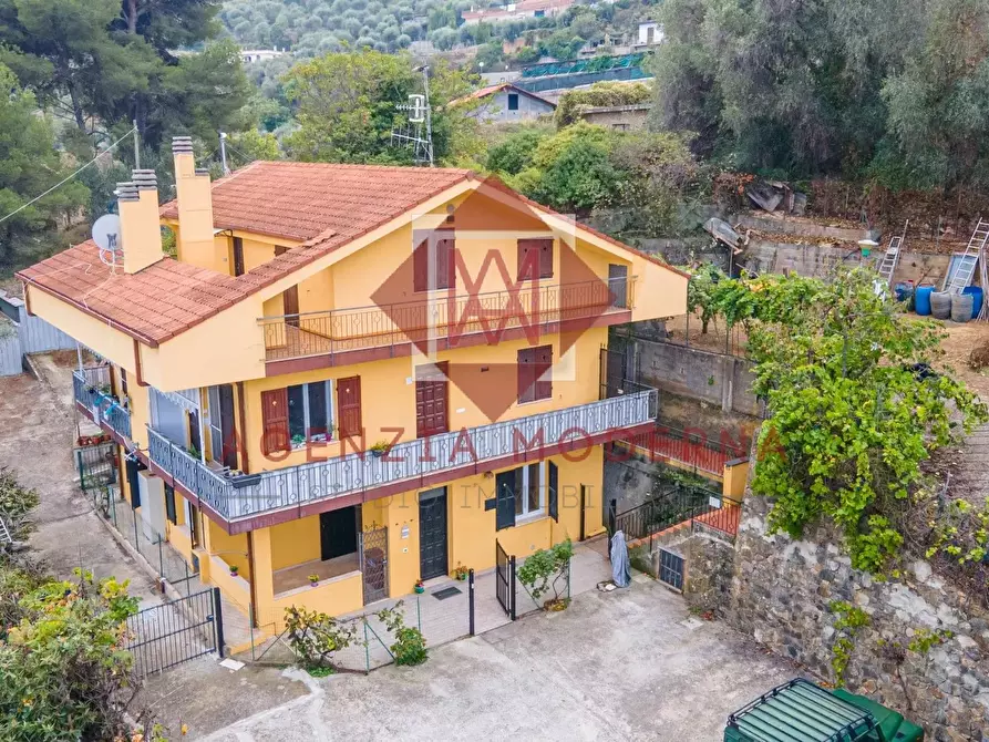 Immagine 1 di Casa trifamiliare in vendita  in Via Sant'Anna 146/164 a Ventimiglia
