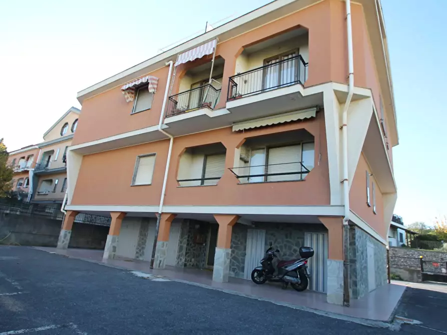 Immagine 1 di Casa trifamiliare in vendita  in Via Castellaro 10. a Borghetto Santo Spirito