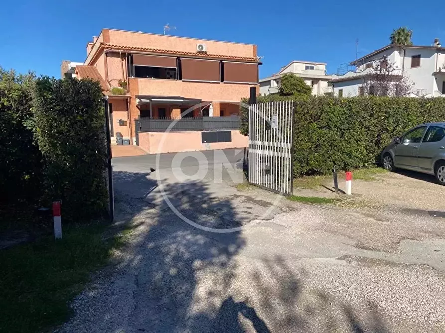 Immagine 1 di Villa in affitto  in Via del Casale Agostinelli a Roma