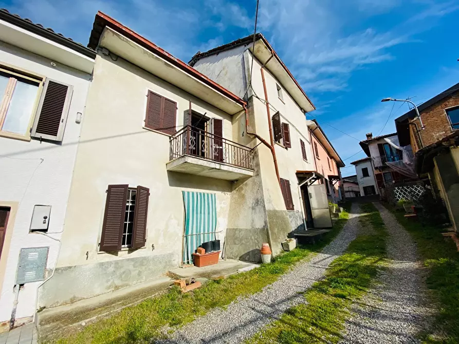 Immagine 1 di Casa trifamiliare in vendita  in Via Avolasca, 5 a Alzano Scrivia