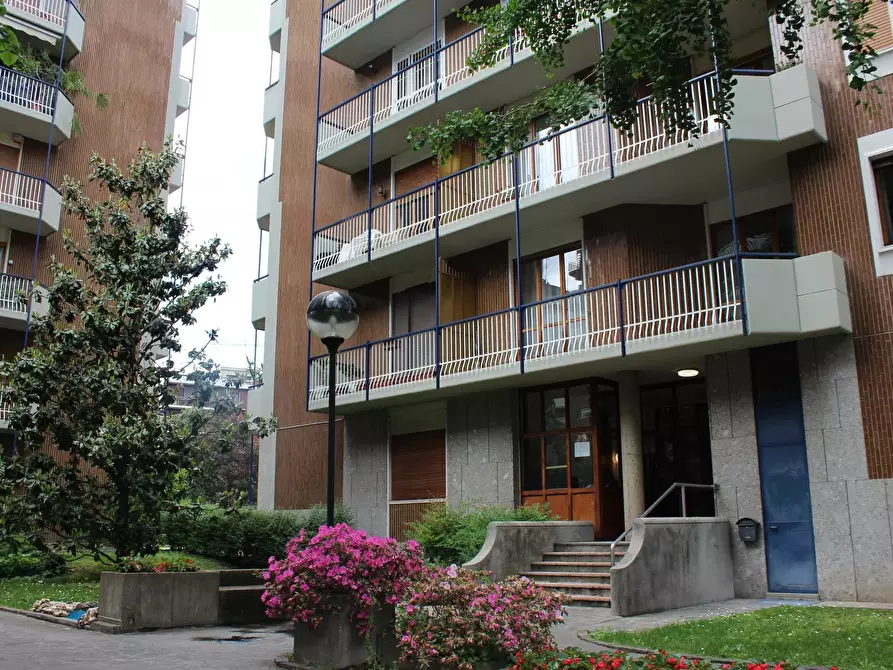 Immagine 1 di Casa trifamiliare in affitto  in VIALE SAN GIMIGNANO, 13A. a Milano
