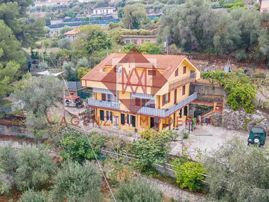 Immagine 1 di Casa trifamiliare in vendita  in Via Sant'Anna 146 a Ventimiglia