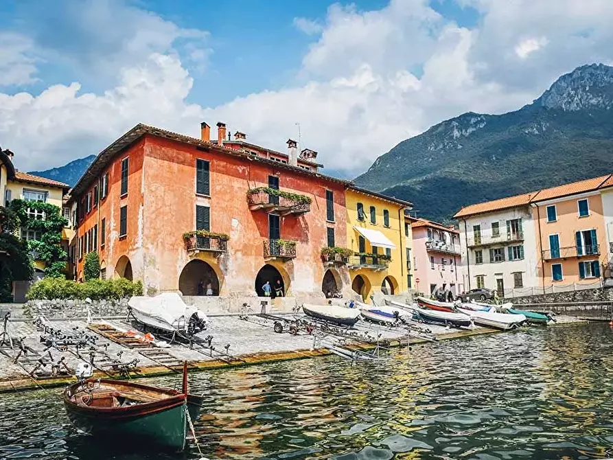 Immagine 1 di Casa trifamiliare in affitto  in via Luzzeno e Rongio, 13. a Mandello Del Lario