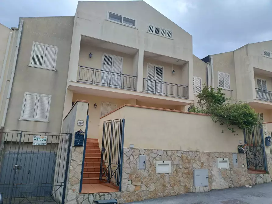 Immagine 1 di Casa trifamiliare in vendita  in Via delle Viole, 5 a Messina