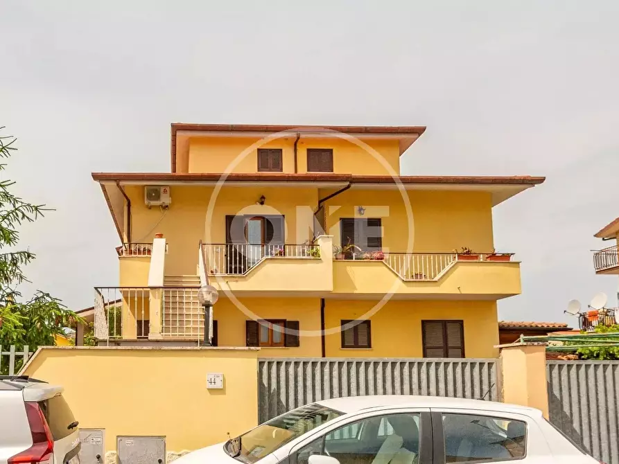 Immagine 1 di Casa trifamiliare in vendita  in Via del Fosso Scilicino 44F a Roma