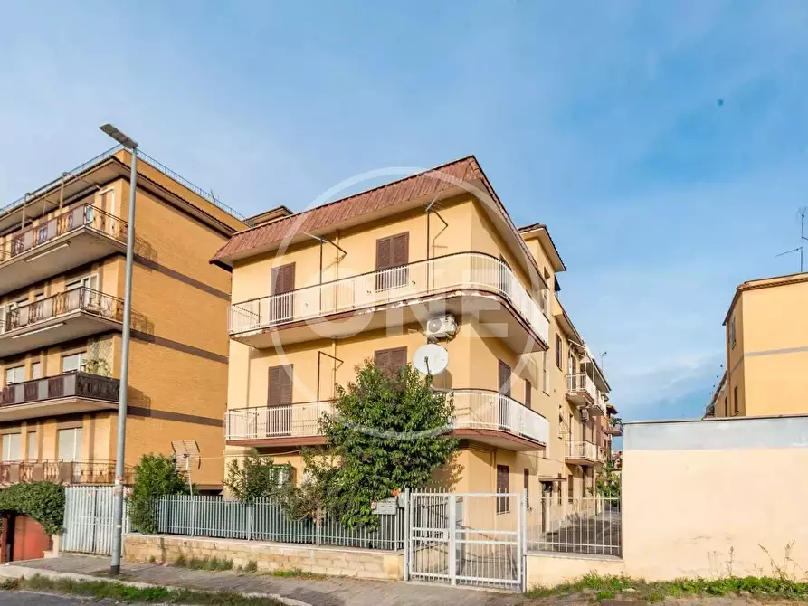 Immagine 1 di Casa trifamiliare in affitto  in Via Michele Cappelli a Roma