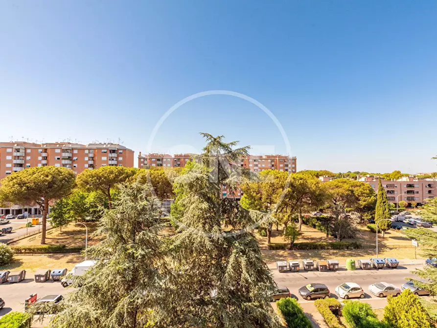 Immagine 1 di Casa trifamiliare in vendita  in Viale dei Caduti per la Resistenza a Roma