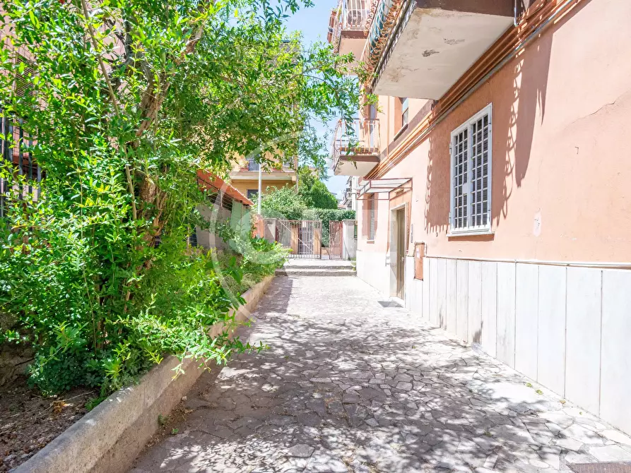 Immagine 1 di Casa trifamiliare in vendita  in Via Ettore Arrigoni degli Oddi a Roma