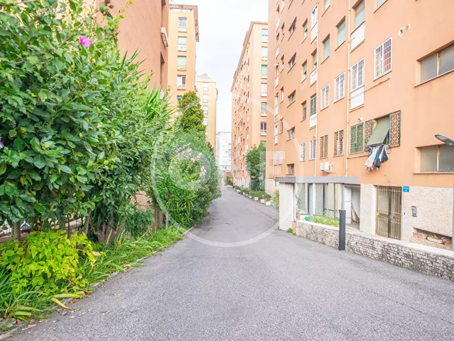 Immagine 1 di Casa trifamiliare in vendita  in Largo Val Salterno 1 a Roma