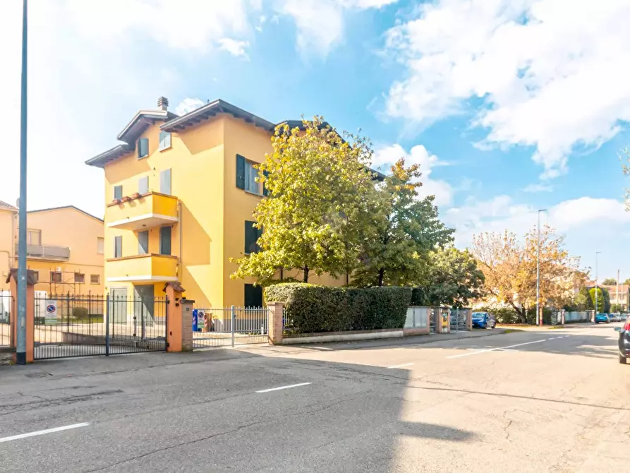 Immagine 1 di Casa trifamiliare in vendita  in bruno buozzi 13 a Parma