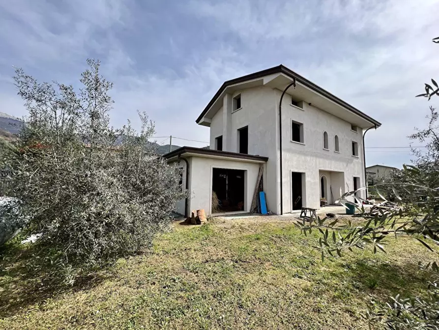 Casa bifamiliare in vendita a Montignoso