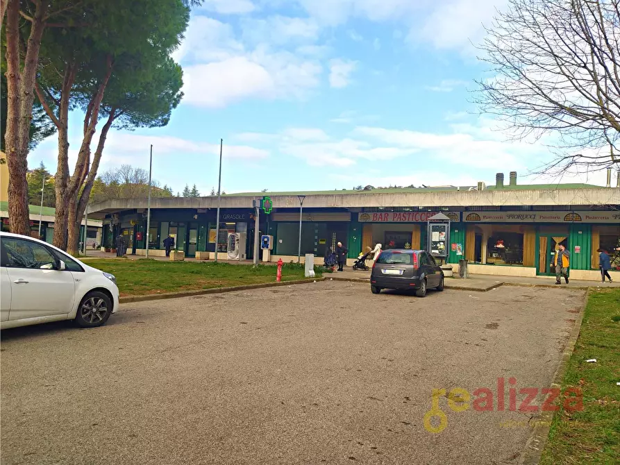 Locale commerciale in affitto a Corciano