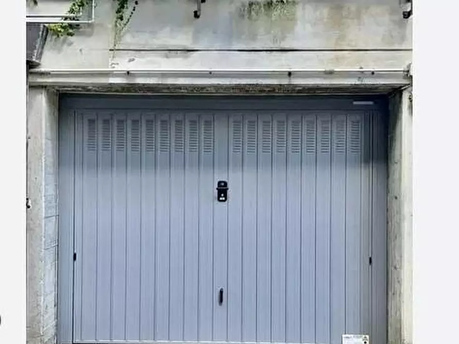 Garage in vendita a Cascina