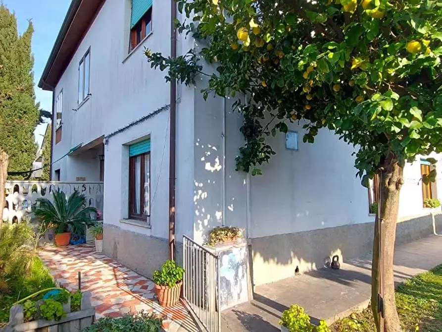 Casa bifamiliare in vendita a Carrara