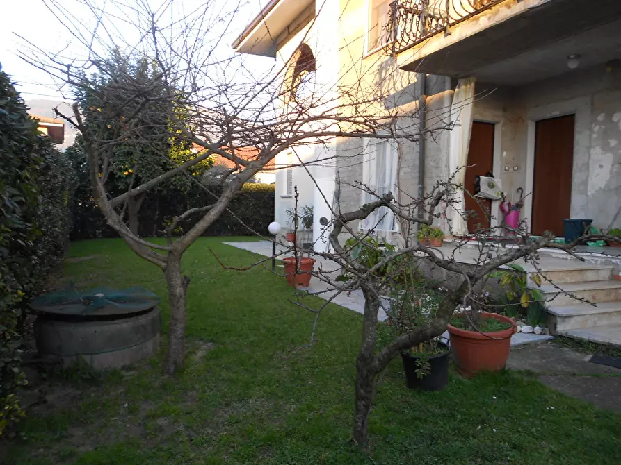 Casa bifamiliare in vendita a Montignoso