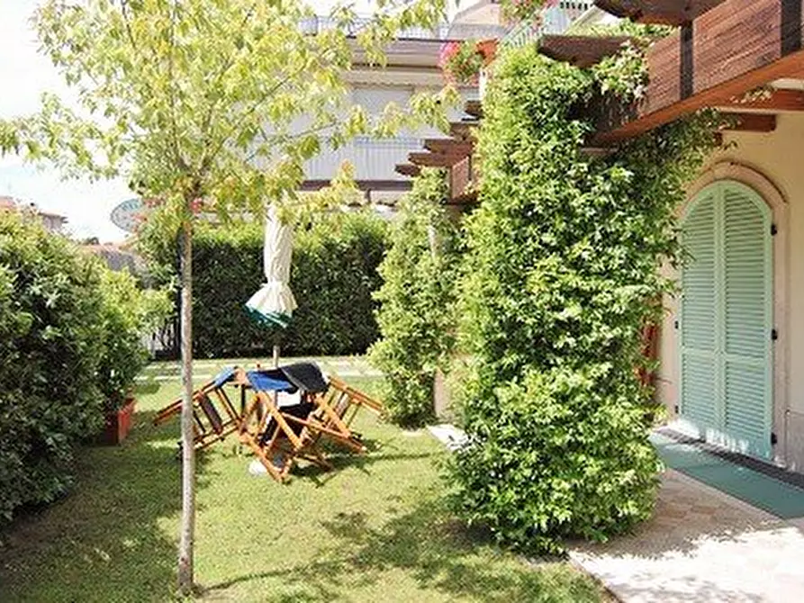 Casa trifamiliare in vendita a Montignoso