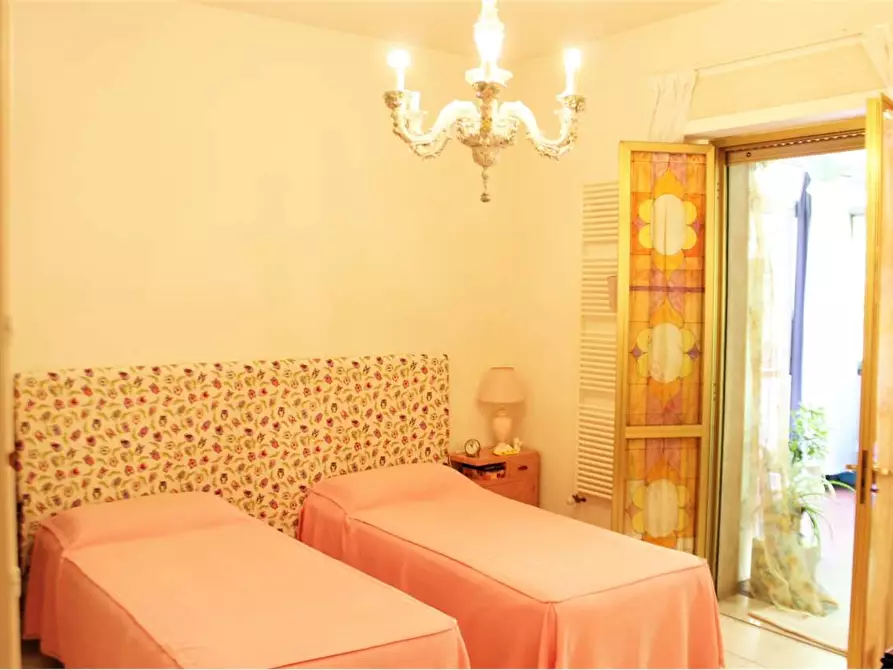 Immagine 7 di Palazzo in vendita  a Calcinaia