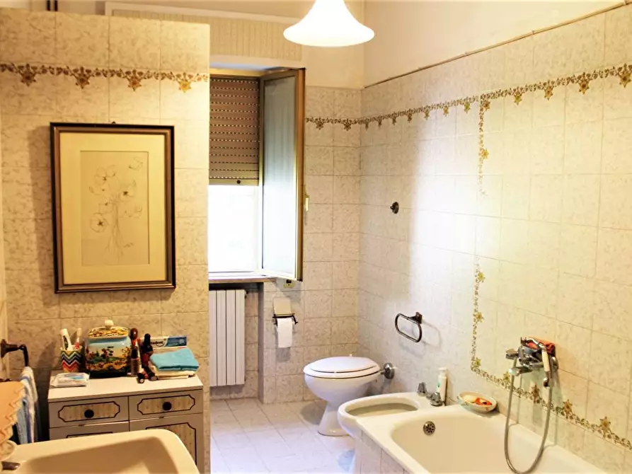 Immagine 10 di Palazzo in vendita  a Calcinaia