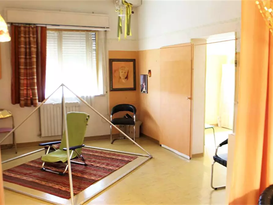 Immagine 13 di Palazzo in vendita  a Calcinaia